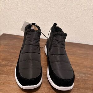 Stylus Black and White Winter Shoes Brand New